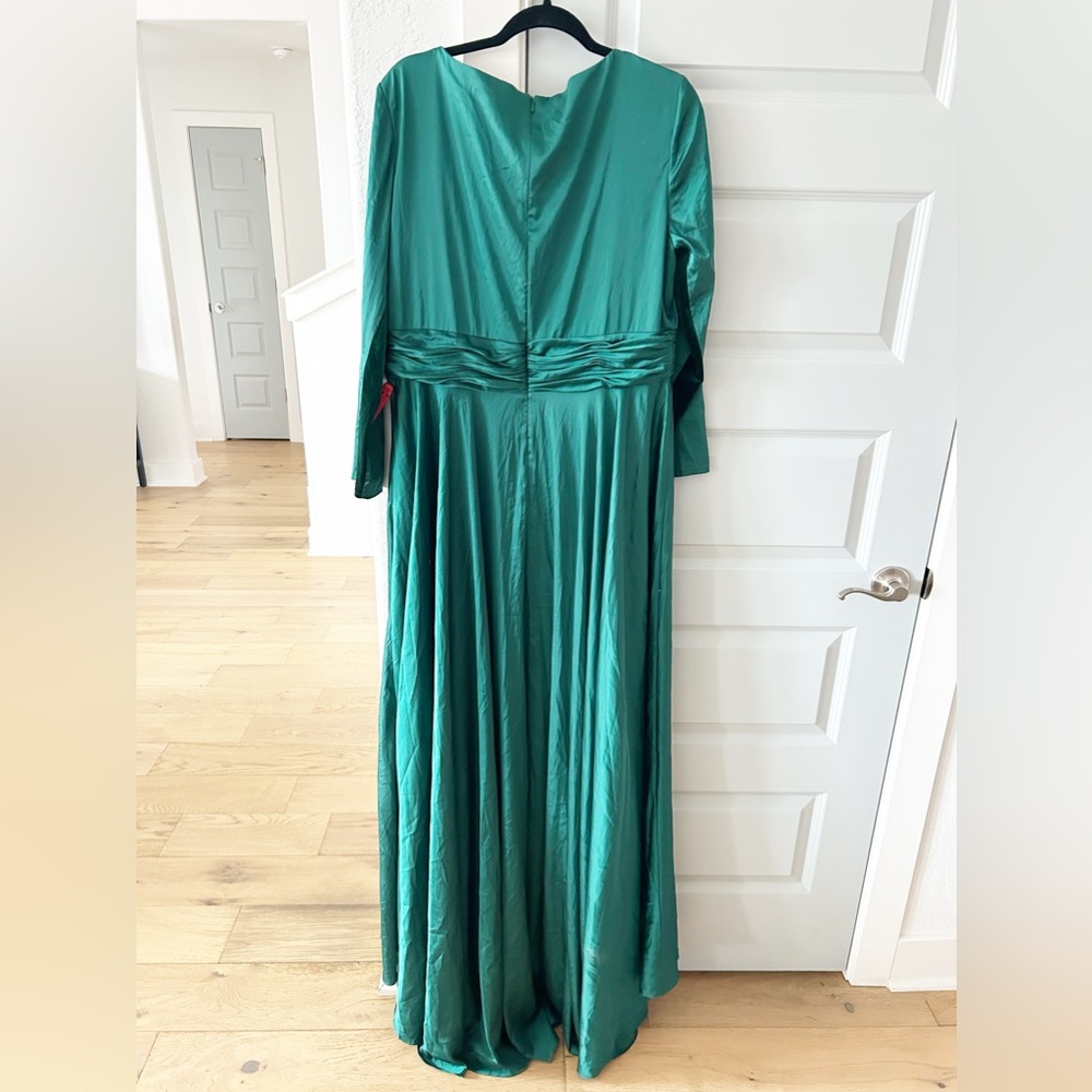 NWT Mac Duggal 55245 Emerald Green Long Sleeve Gown - Picture 3 of 5